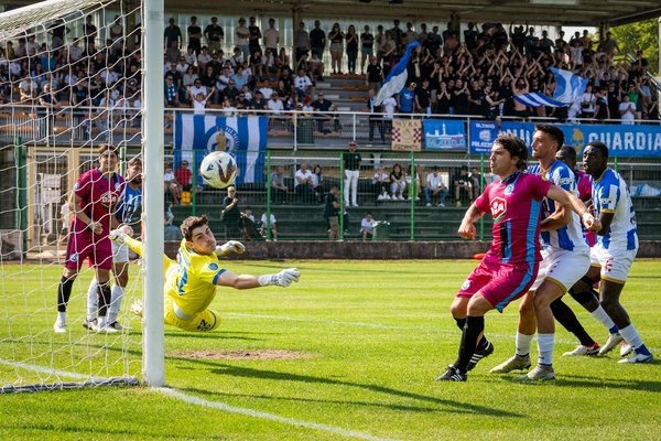 Wie unterscheidet sich Kampfsport von anderen Sportarten?
